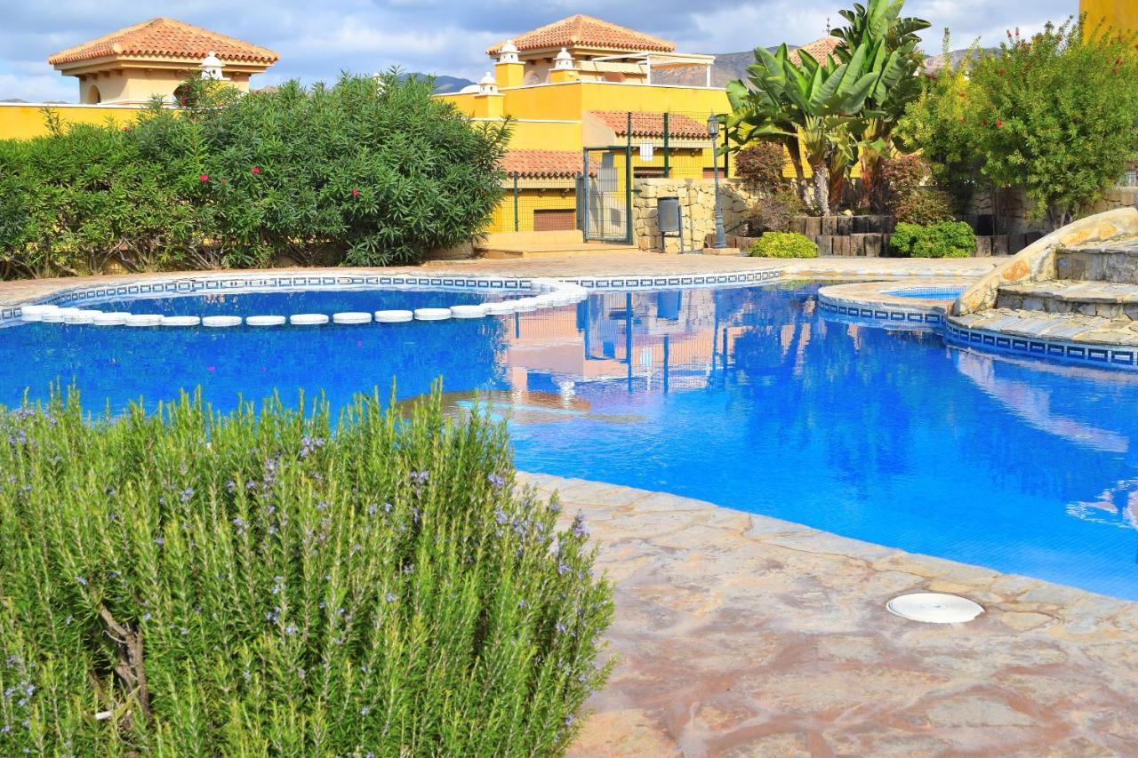 Apartamento Con Hermoso Jardin Y Ac Isla Plana Exterior photo